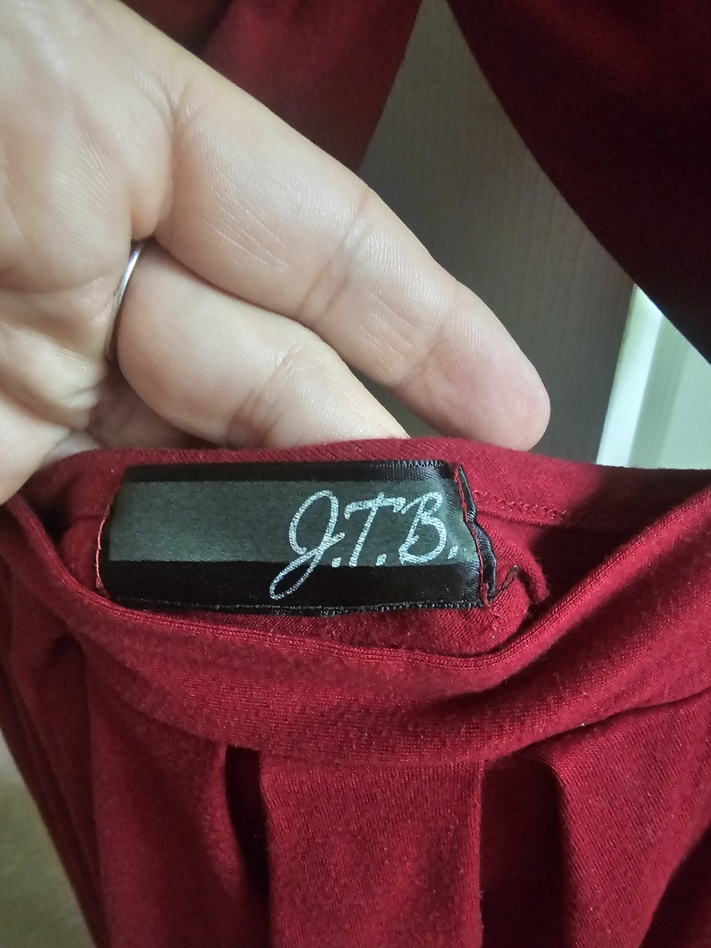 Junior’s Short Sleeve Twist-Back Top in Deep Red - Picture 2 of 3